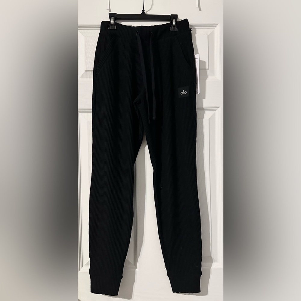NWT! ALO Yoga Muse Sweatpant - black - Picture 6 of 8